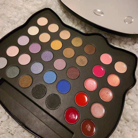 Hello Kitty Sephora Eyeshadow and Lipgloss Palette - Picture 6 of 6